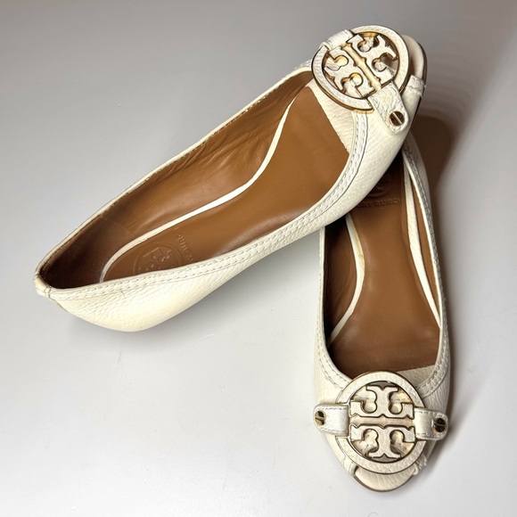 Tory Burch Women’s Leticia Peep Toe Low Wedge Shoes Ivory Gold Size- 6 M - Picture 3 of 9